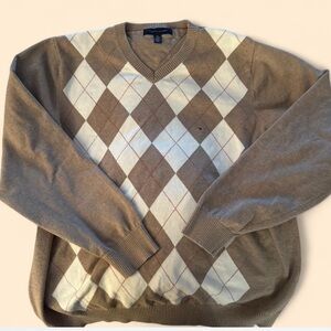Tommy Hilfiger Men's Tan and White Argyle V-Neck Sweater